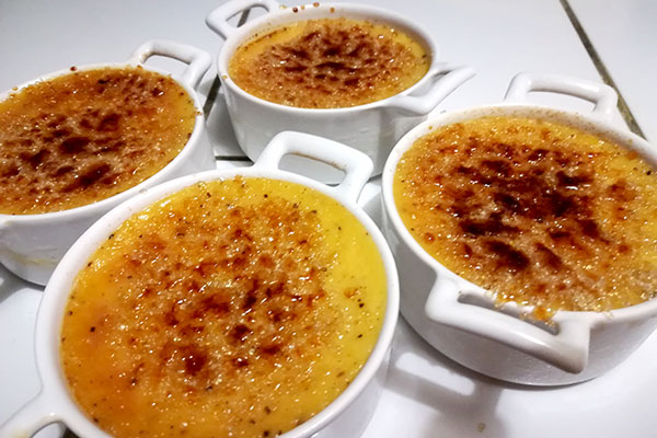 Dessert crême brûlée