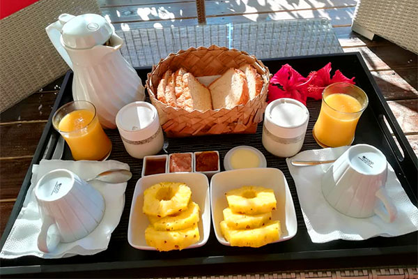 Petit-déjeuner à la Pension Titaina à Tahaa